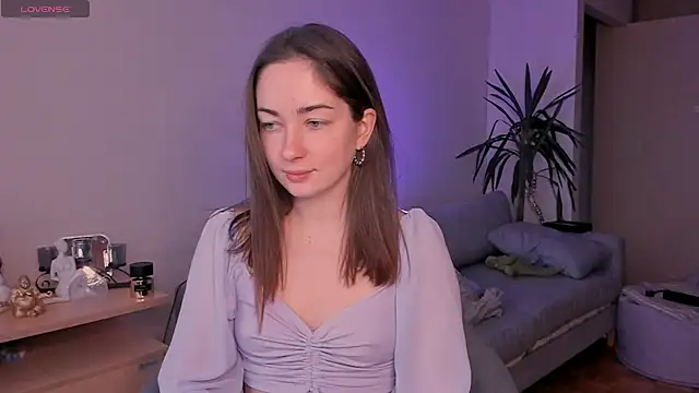 cClandesTina online show from December 3, 2024, 1:43 pm