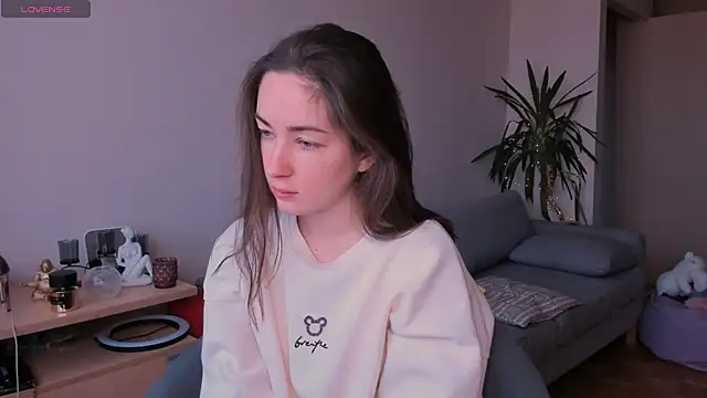 cClandesTina online show from December 15, 2024, 1:22 pm