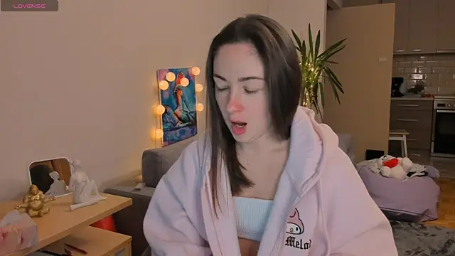 cClandesTina online show from January 1, 2025, 2:52 pm