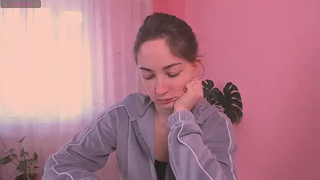 cClandesTina online show from March 17, 2025, 12:04 pm