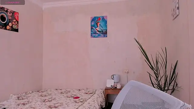 cClandesTina online show from October 6, 2025, 8:12 am