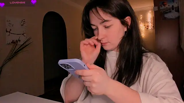 Snapshot of cClandesTina chatting on April 1, 2026, 9:34 pm cClandesTina online show from April 1, 2026, 9:34 pm