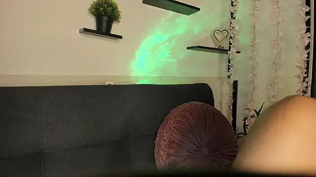 Snapshot of on_tefa chatting on February 13, 2025, 9:27 pm on tefa online show from February 13, 2025, 9:27 pm