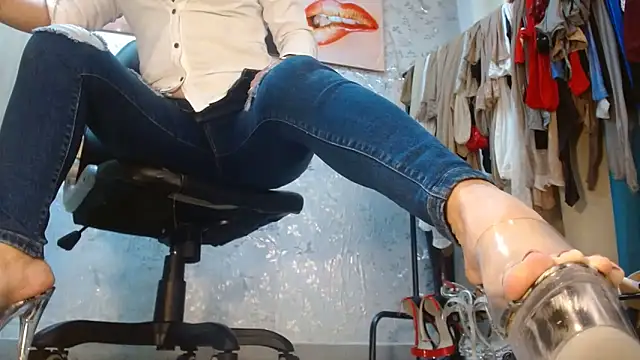 Samantabrown  online show from March 18, 2026, 11:35 am