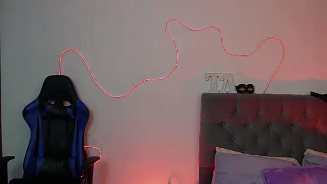 tay ler3 online show from February 13, 2025, 10:33 pm