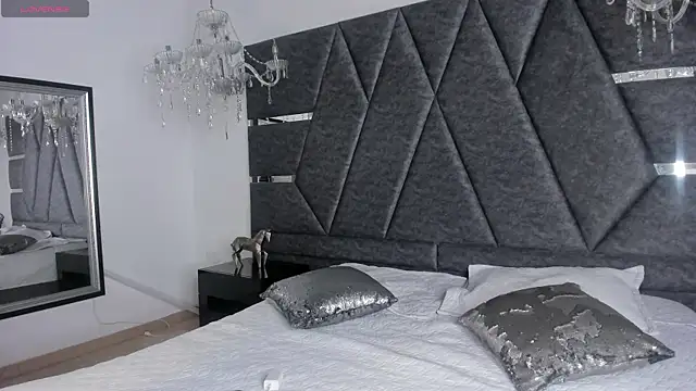 IsabellaGrey19 online show from November 2, 2025, 7:16 pm