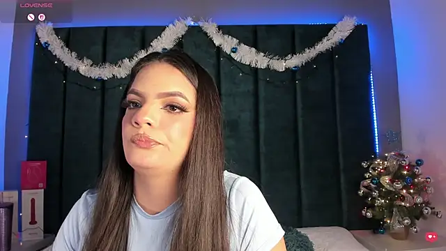 Snapshot of IsabellaGrey19 chatting on December 16, 2025, 7:52 pm IsabellaGrey19 online show from December 16, 2025, 7:52 pm