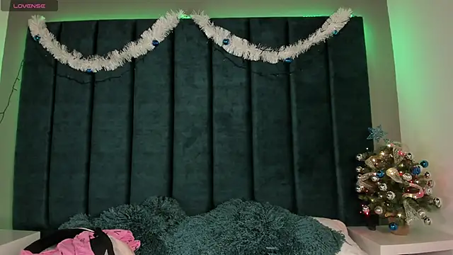 Snapshot of IsabellaGrey19 chatting on December 17, 2025, 7:31 pm IsabellaGrey19 online show from December 17, 2025, 7:31 pm