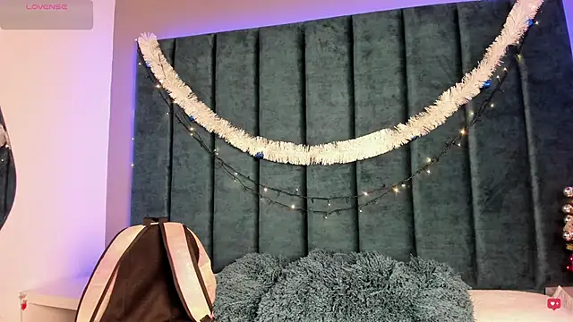 Snapshot of IsabellaGrey19 chatting on December 18, 2025, 7:20 pm IsabellaGrey19 online show from December 18, 2025, 7:20 pm