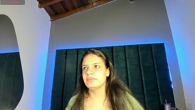 Snapshot of IsabellaGrey19 chatting on January 14, 2026, 7:19 pm IsabellaGrey19 online show from January 14, 2026, 7:19 pm