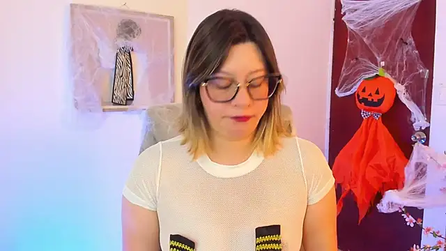 Chanelll Taylorr  online show from October 10, 2025, 12:59 pm