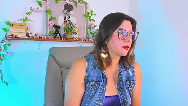 Chanelll Taylorr  online show from March 8, 2026, 10:30 am