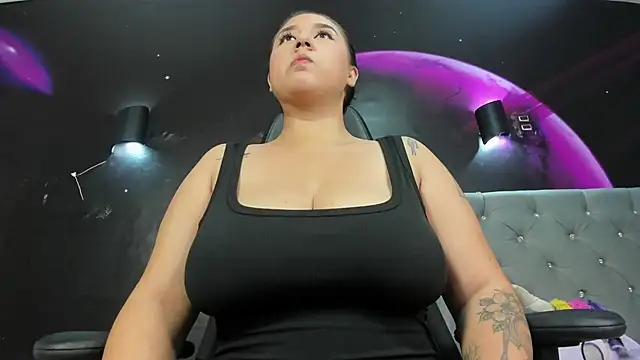 Snapshot of Lau_Beauty chatting on March 23, 2026, 10:14 pm Lau Beauty online show from March 23, 2026, 10:14 pm