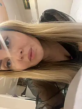 Snapshot of Aleksandrakis chatting on February 7, 2025, 1:01 pm Aleksandrakis online show from February 7, 2025, 1:01 pm