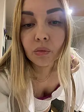 Snapshot of Aleksandrakis chatting on February 8, 2025, 6:01 pm Aleksandrakis online show from February 8, 2025, 6:01 pm