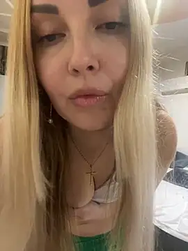 Snapshot of Aleksandrakis chatting on February 9, 2025, 3:34 pm Aleksandrakis online show from February 9, 2025, 3:34 pm