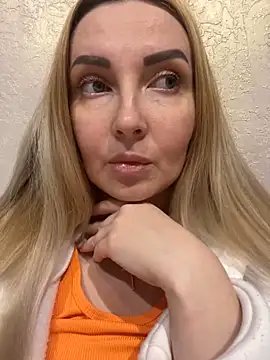 Snapshot of Aleksandrakis chatting on February 18, 2025, 12:49 pm Aleksandrakis online show from February 18, 2025, 12:49 pm