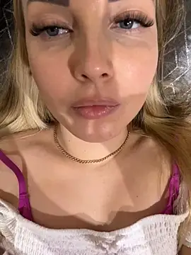 Snapshot of Aleksandrakis chatting on February 28, 2025, 2:53 pm Aleksandrakis online show from February 28, 2025, 2:53 pm