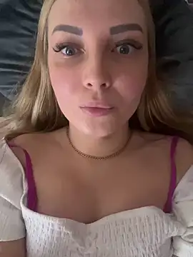 Snapshot of Aleksandrakis chatting on March 5, 2025, 12:11 pm Aleksandrakis online show from March 5, 2025, 12:11 pm