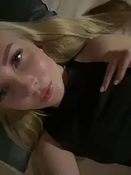 Snapshot of Aleksandrakis chatting on September 13, 2025, 7:57 pm Aleksandrakis online show from September 13, 2025, 7:57 pm