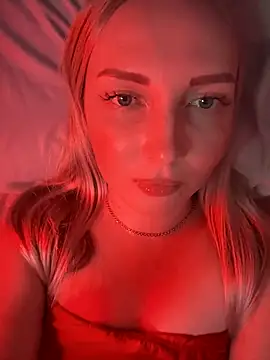 Snapshot of Aleksandrakis chatting on October 19, 2025, 8:31 pm Aleksandrakis online show from October 19, 2025, 8:31 pm