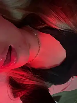 Snapshot of Aleksandrakis chatting on October 21, 2025, 8:20 pm Aleksandrakis online show from October 21, 2025, 8:20 pm