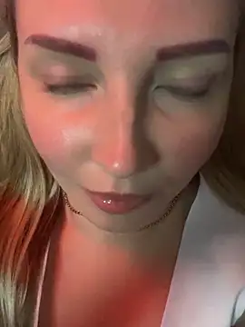 Snapshot of Aleksandrakis chatting on October 28, 2025, 8:22 pm Aleksandrakis online show from October 28, 2025, 8:22 pm