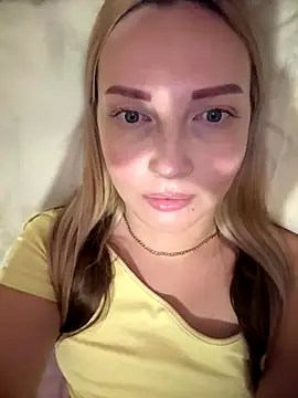 Snapshot of Aleksandrakis chatting on November 5, 2025, 11:38 pm Aleksandrakis online show from November 5, 2025, 11:38 pm