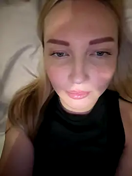 Snapshot of Aleksandrakis chatting on November 18, 2025, 8:57 pm Aleksandrakis online show from November 18, 2025, 8:57 pm