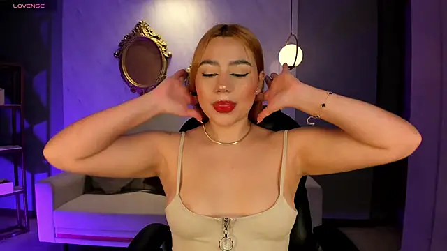 SamanthaKlein  online show from October 22, 2025, 3:40 am