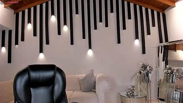 Snapshot of VictoriaMilan_ chatting on February 12, 2025, 8:07 pm VictoriaMilan online show from February 12, 2025, 8:07 pm