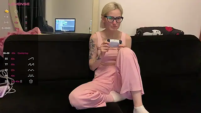 Sexy Sweets online show from October 6, 2025, 5:32 pm