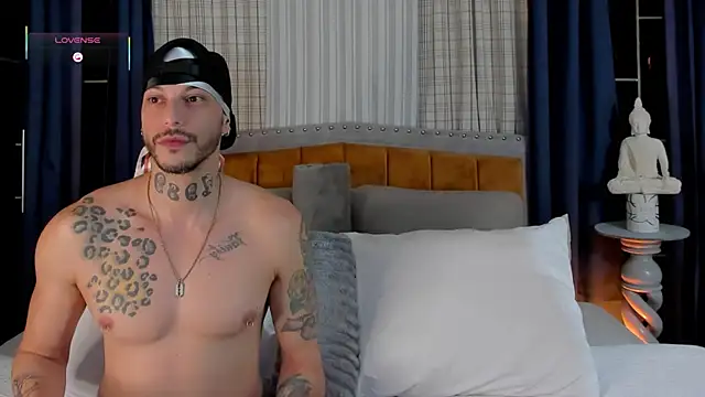 Snapshot of RickG_Oficial chatting on August 1, 2026, 1:05 am RickG Oficial online show from August 1, 2026, 1:05 am