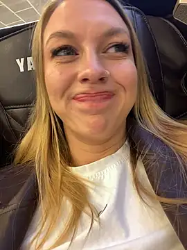 Sweet   Emily online show from October 17, 2025, 1:14 pm