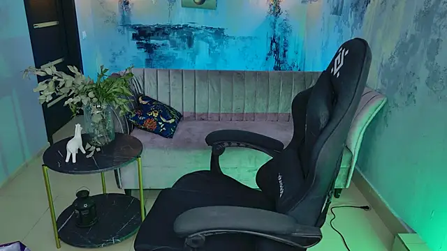 FioraMarmoris online show from February 9, 2025, 8:22 am