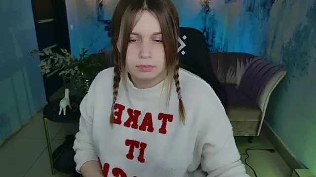 FioraMarmoris online show from February 9, 2025, 2:29 pm