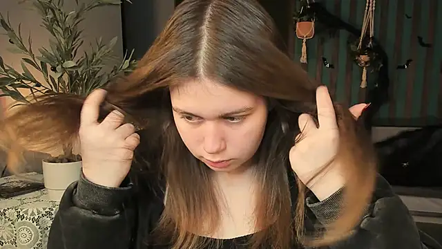 FioraMarmoris online show from October 19, 2025, 5:19 am