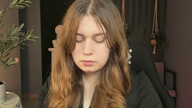 FioraMarmoris online show from November 7, 2025, 5:07 am