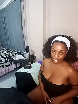 Snapshot of Queen-Chocolate chatting on February 5, 2026, 10:03 pm Queen-Chocolate online show from February 5, 2026, 10:03 pm