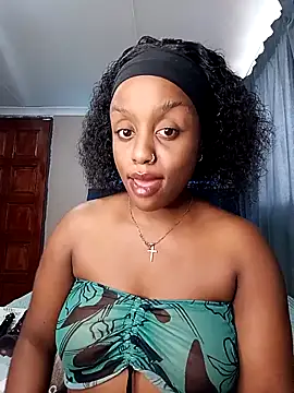 Snapshot of Queen-Chocolate chatting on February 11, 2026, 12:32 pm Queen-Chocolate online show from February 11, 2026, 12:32 pm