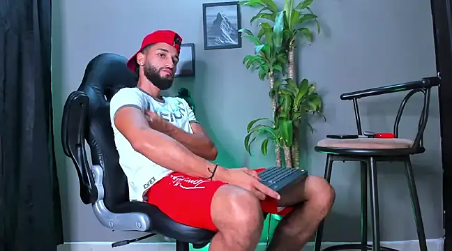 Snapshot of Damian_022 chatting on December 6, 2024, 12:38 pm Damian 022 online show from December 6, 2024, 12:38 pm