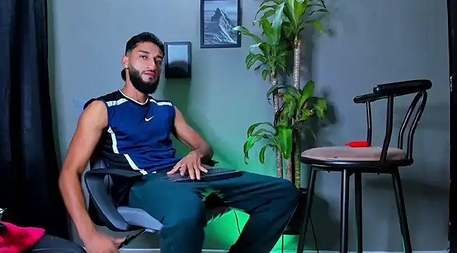 Snapshot of Damian_022 chatting on January 12, 2025, 5:45 am Damian 022 online show from January 12, 2025, 5:45 am