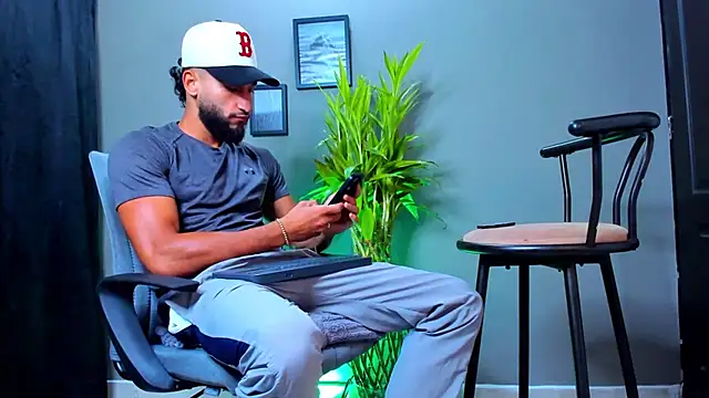 Snapshot of Damian_022 chatting on October 9, 2025, 11:19 am Damian 022 online show from October 9, 2025, 11:19 am