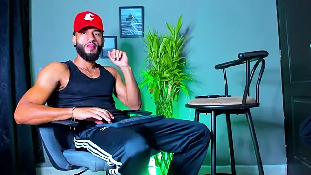 Snapshot of Damian_022 chatting on November 12, 2025, 1:00 pm Damian 022 online show from November 12, 2025, 1:00 pm