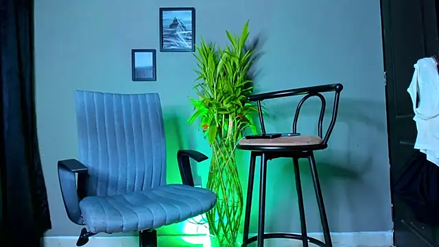 Snapshot of Damian_022 chatting on November 13, 2025, 11:09 am Damian 022 online show from November 13, 2025, 11:09 am