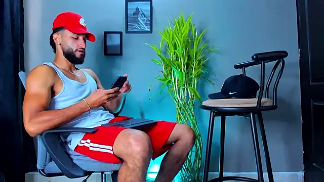 Snapshot of Damian_022 chatting on March 17, 2026, 2:31 pm Damian 022 online show from March 17, 2026, 2:31 pm