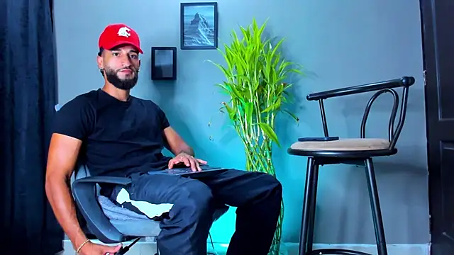 Snapshot of Damian_022 chatting on March 25, 2026, 7:53 pm Damian 022 online show from March 25, 2026, 7:53 pm