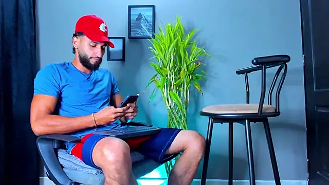 Snapshot of Damian_022 chatting on March 31, 2026, 10:59 am Damian 022 online show from March 31, 2026, 10:59 am