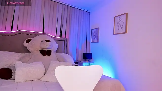 Bella ev online show from April 15, 2026, 4:52 am