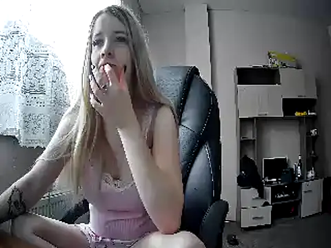 Snapshot of ViolaCandy chatting on December 2, 2024, 6:52 am ViolaCandy online show from December 2, 2024, 6:52 am